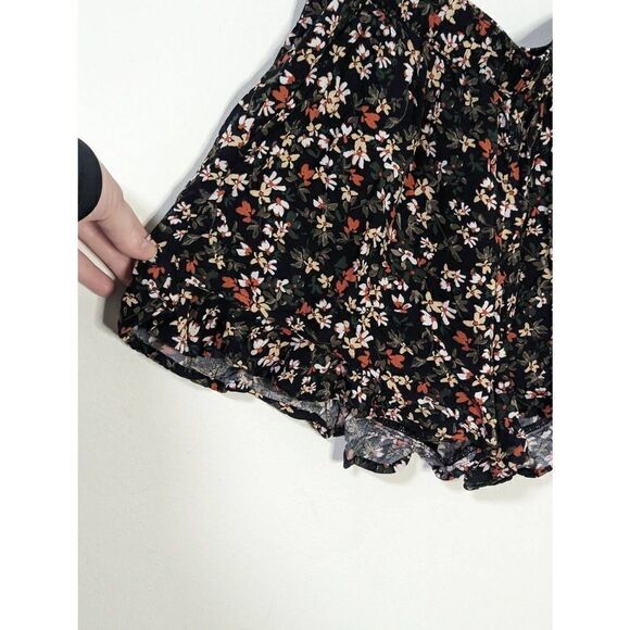 Abercrombie & Fitch Black Floral Ruffle Shorts - Size S - Picture 4 of 6